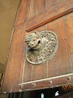 Le Puy en Velay, Cathedrale Notre Dame, Tete en metal sur une porte